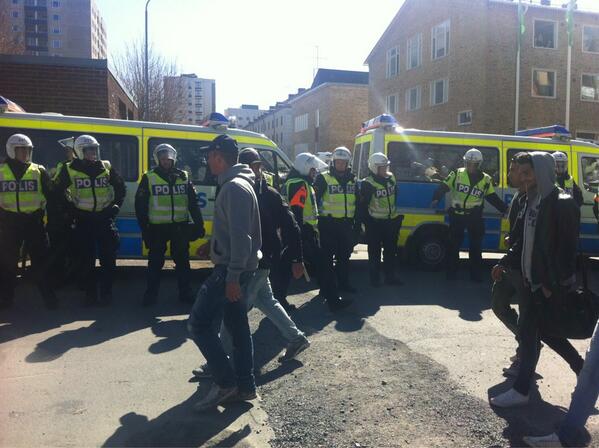 Polis, Demonstrationer, 1 maj, Polishäst, Svenskarnas parti